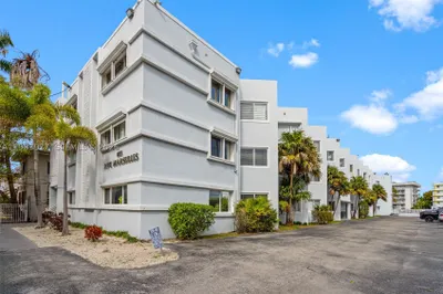 1185 Marseille Drive #202 1