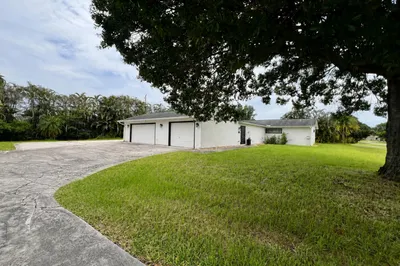 1290 SW Fletcher Lane 1