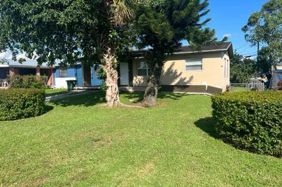 573 SW 11th Street 1