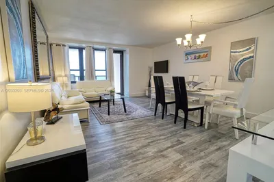 5225 Collins Ave #1204 1