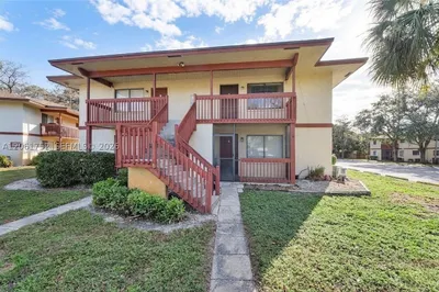 2070 NW 43rd Ter #6 1
