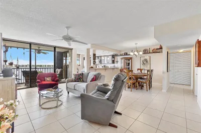 106 Lake Emerald Dr #414 1