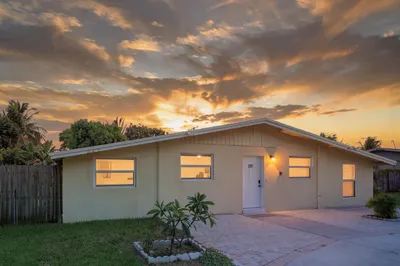 226 E Gateway Boulevard 1