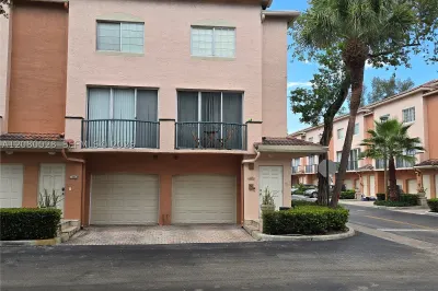 2107 SE 10th Ave #818 1