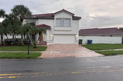 83 Gables Blvd 1