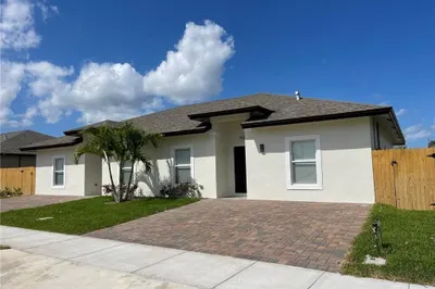 1530 W 26th Court 1
