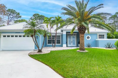 2420 SW Carriage Place