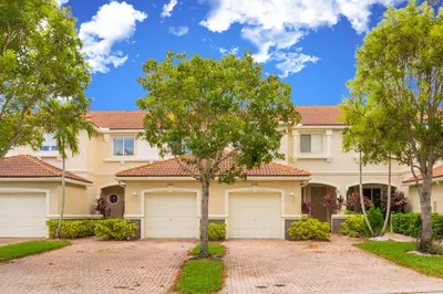 2015 Oakhurst Way 1