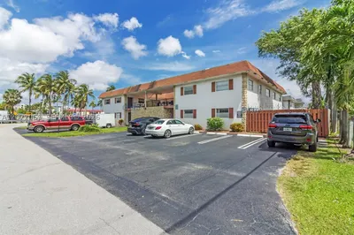 344 SW 1st St #6 1