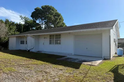 801 SW Biltmore Street 0 1