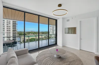 5775 Collins Ave #705 1