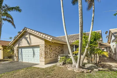 3040 NW 94th Ave