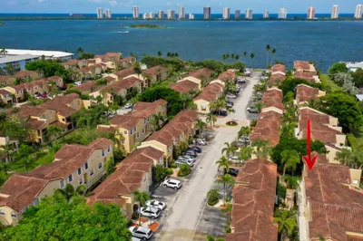 1020 Lake Shore Drive #202 1