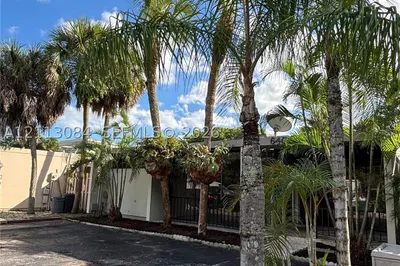 6408 E Miami Lakes Dr E #6408 1