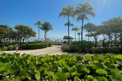 10275 Collins Ave #201 1