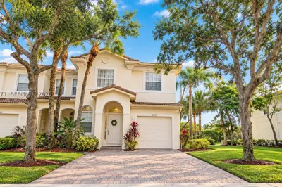 2695 SW 84th Ter #104 1