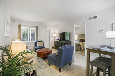 2643 NE 8th Ave #4 1