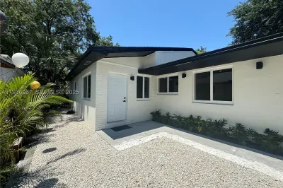 111 NW 7th Ave 1