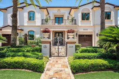 2225 W Silver Palm Road 1