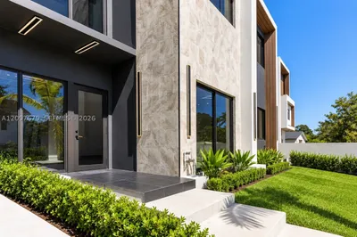 843 SW 14th Court 1