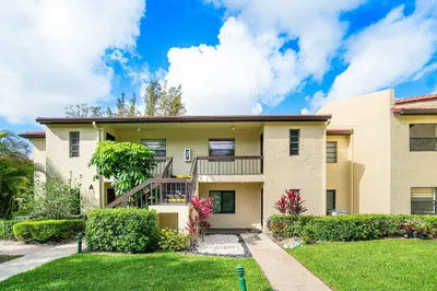 8320 CASA DEL LAGO #D 1