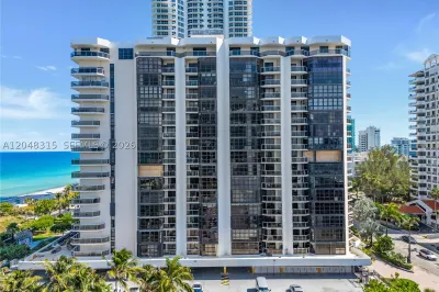 6423 Collins Ave #703 1