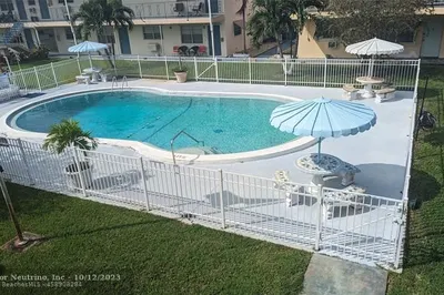 7401 Pines Blvd #204 1