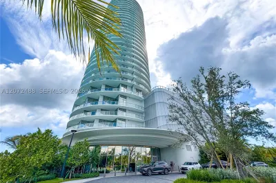 2411 LAGUNA CIRCLE #809 1