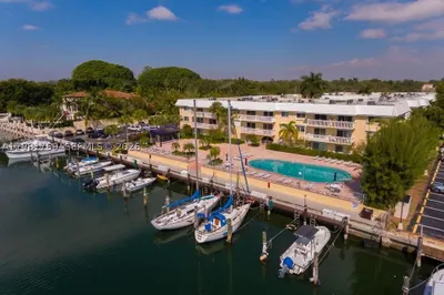 100 Edgewater Dr #305 1