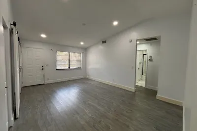 6132 Fairfield Circle #7 1