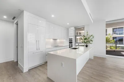 220 LAKE SHORE Drive #702 1