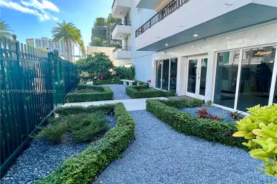 720 Collins Ave #504 1