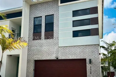 4428 NW 9th St 1