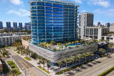 17550 Collins Ave #PH03 1