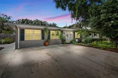 3115 Maravilla Boulevard 1