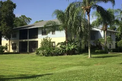 6553 SE Federal Highway #203 1