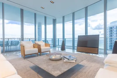 17475 Collins Ave #1602 1