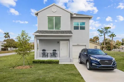 2565 SE Bonita Street 1