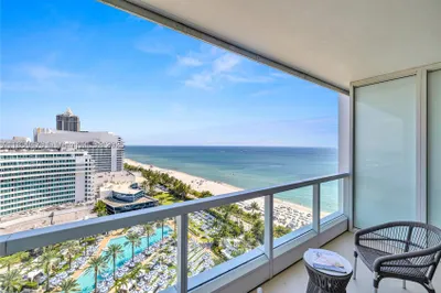 4391 Collins Ave #1706/1707 1