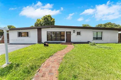1981 NE 186th Dr 1