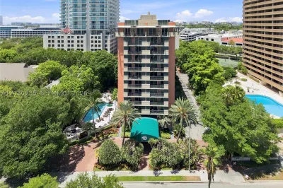 2951 S Bayshore Dr #305 1