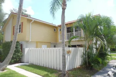 101 Seabreeze Circle 1