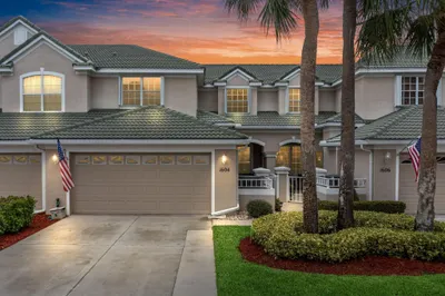 1604 SW Harbour Isles Circle #82 1
