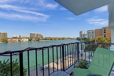 10101 E Bay Harbor Dr #307 1
