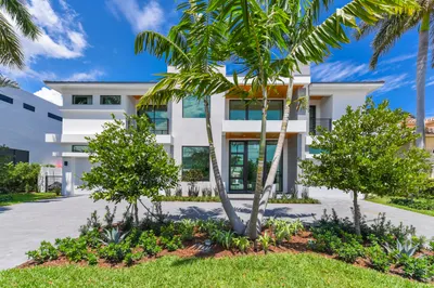 701 NE Lakeview Terrace 1