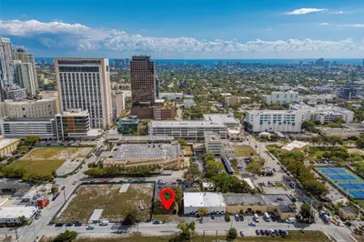618 SW Flagler Ave 1