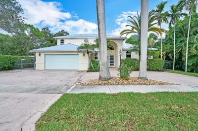 1311 NW 2nd Circle 1