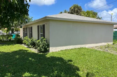 806 NW 1st Street 1