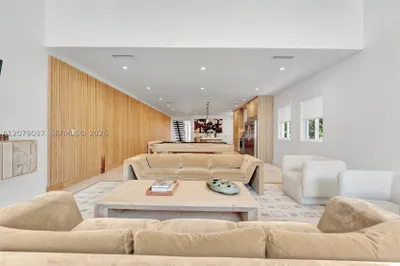 617 NE 14th Ave 1