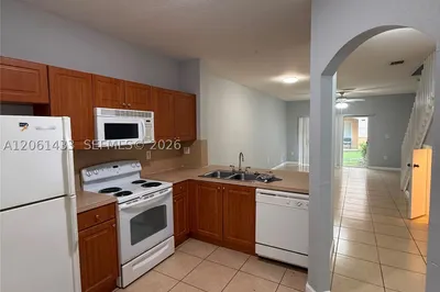 8811 S ISLES CR #8811 1